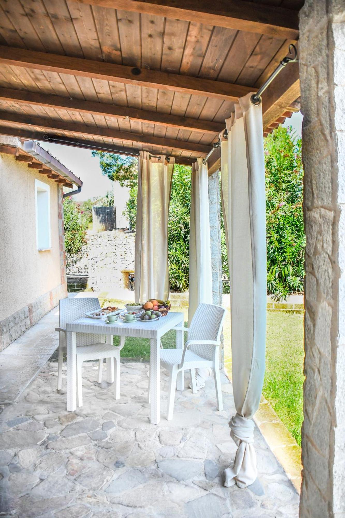 Domu Virginia Bed & Breakfast Castiadas Luaran gambar